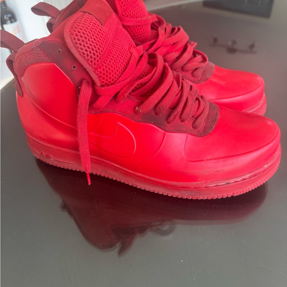 NIKE Men’s Red High tops